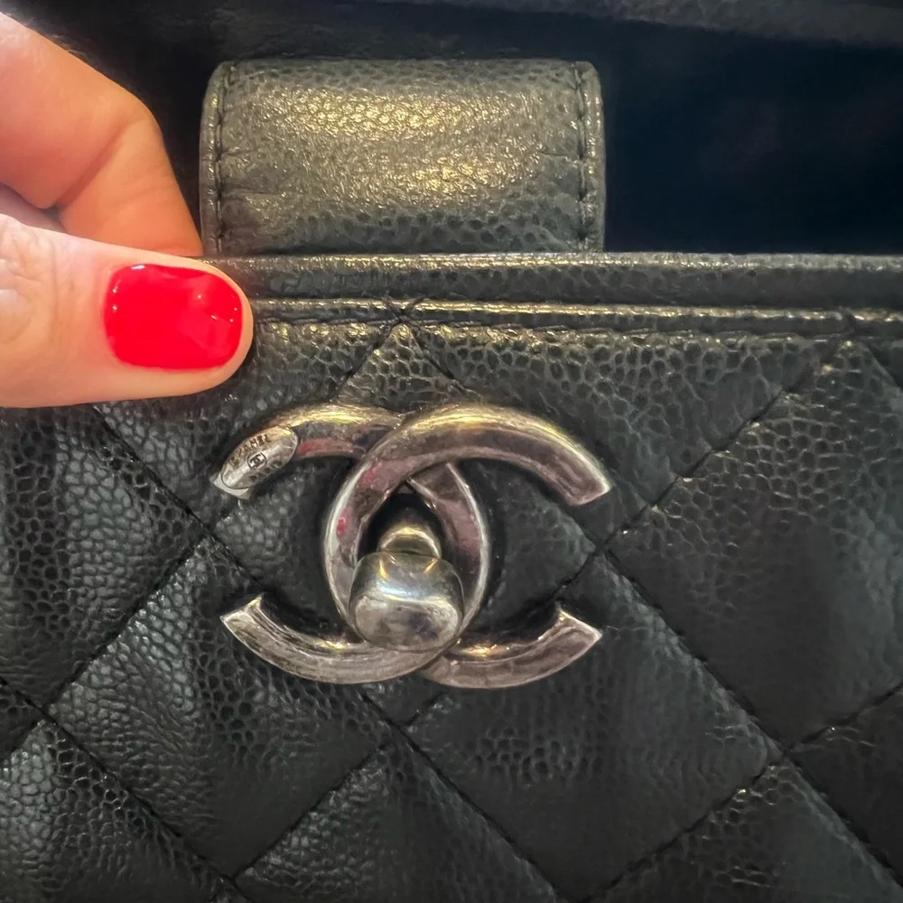 Chanel Caviar Large Be Tote- 100% authentic east west style - Picture 8 of 12